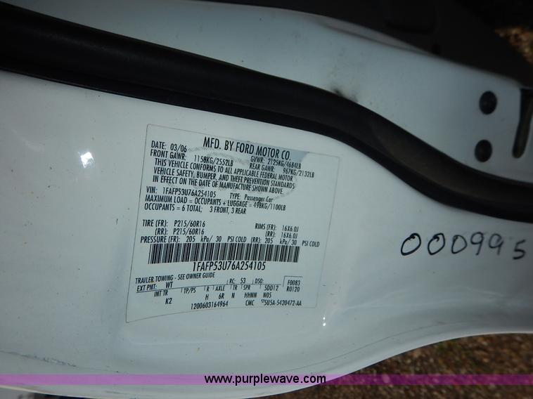 image for item L6261 2006 Ford Taurus SE