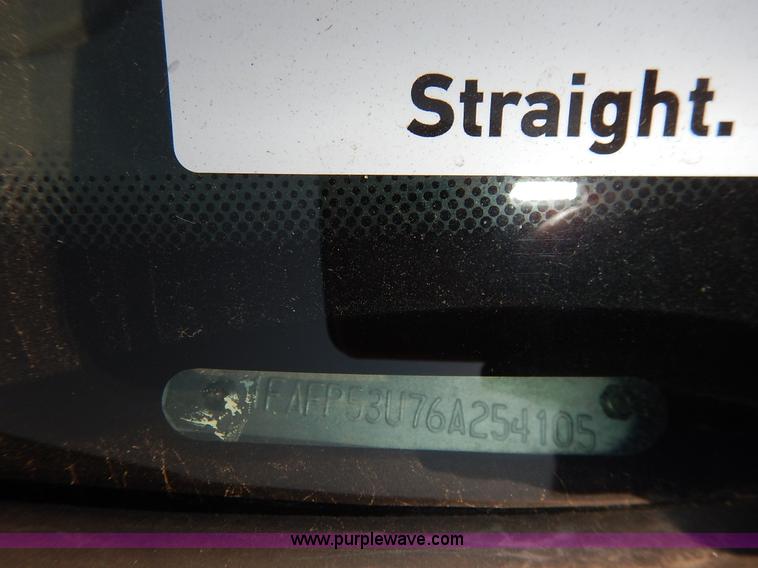 image for item L6261 2006 Ford Taurus SE