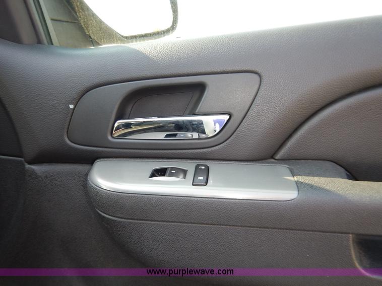 image for item L6263 2010 Chevrolet Tahoe LS SUV