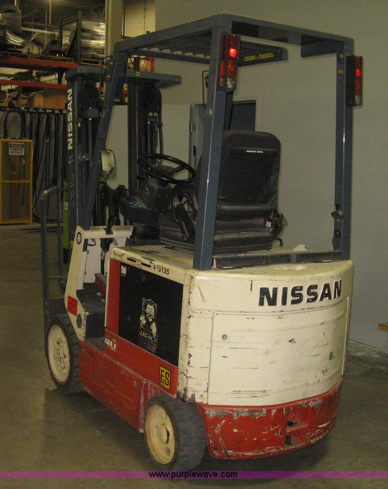 image for item L6264 2000 Nissan 40ES forklift