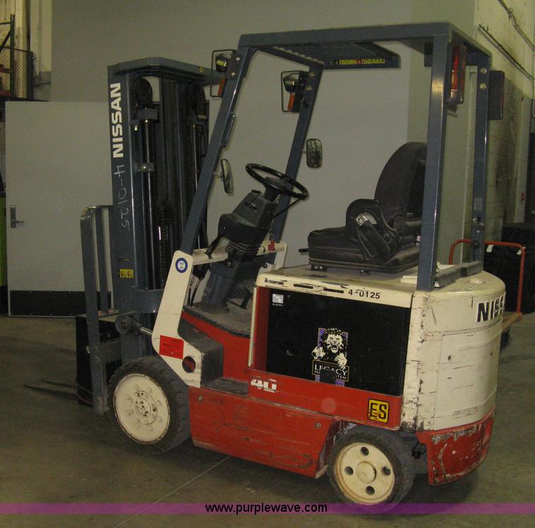 image for item L6264 2000 Nissan 40ES forklift