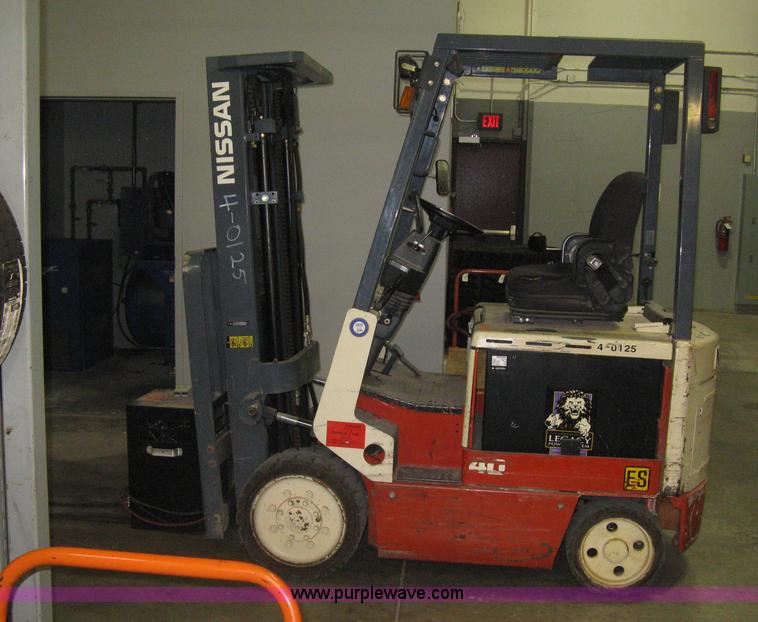 image for item L6264 2000 Nissan 40ES forklift