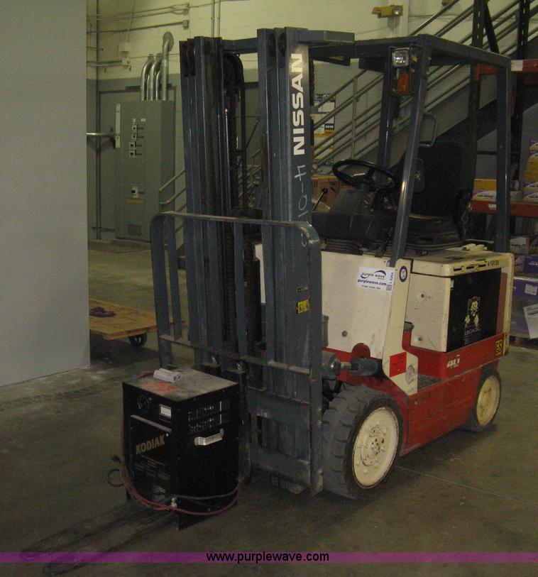 image for item L6264 2000 Nissan 40ES forklift