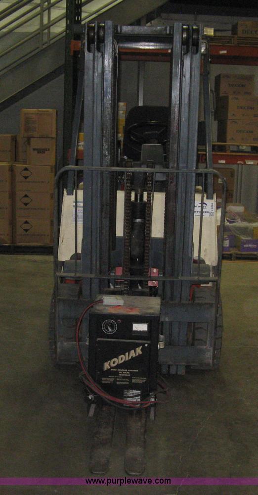 image for item L6264 2000 Nissan 40ES forklift