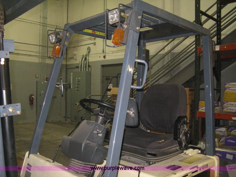 image for item L6264 2000 Nissan 40ES forklift