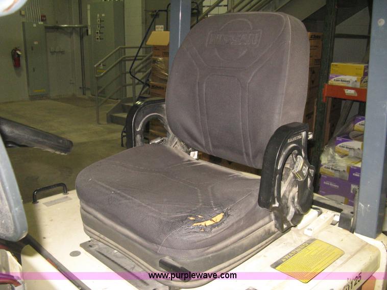 image for item L6264 2000 Nissan 40ES forklift
