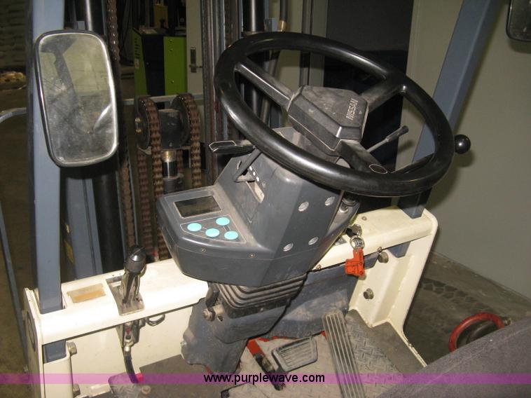 image for item L6264 2000 Nissan 40ES forklift