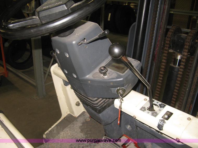 image for item L6264 2000 Nissan 40ES forklift