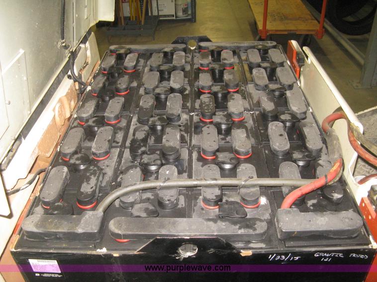 image for item L6264 2000 Nissan 40ES forklift