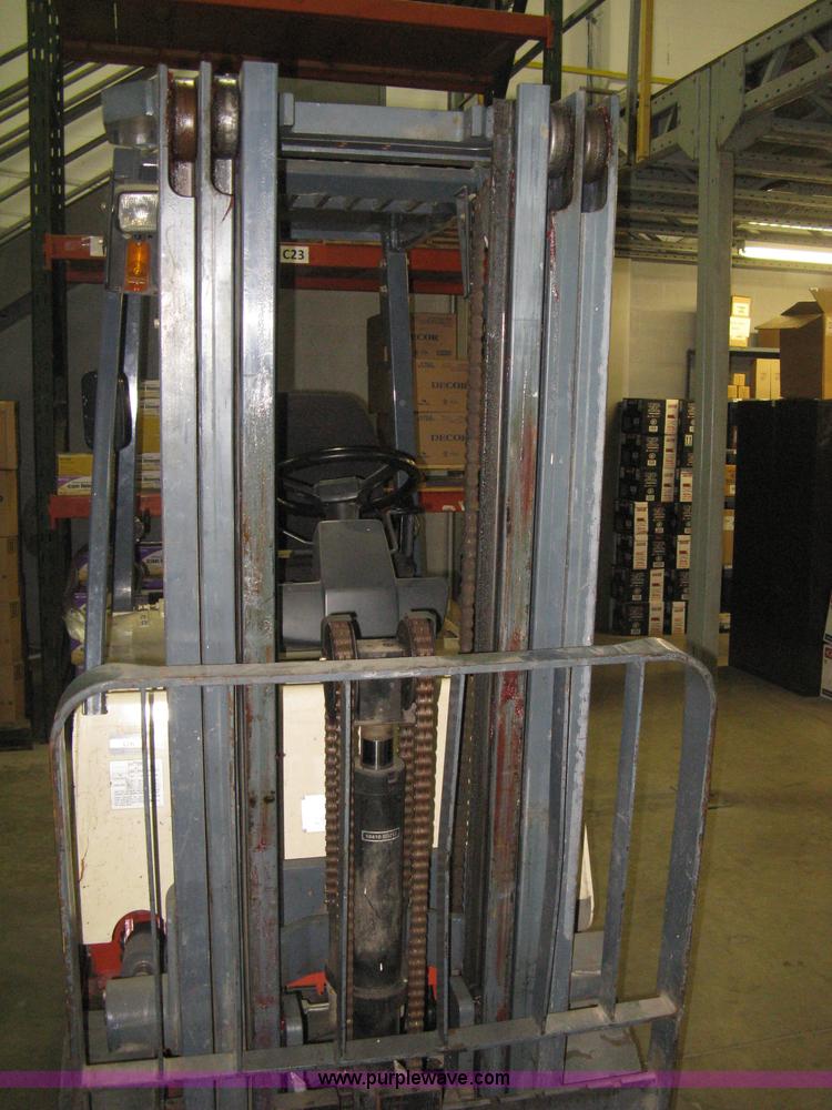 image for item L6264 2000 Nissan 40ES forklift