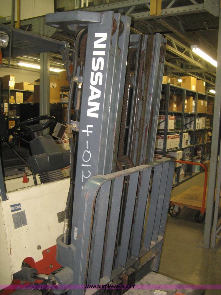 image for item L6264 2000 Nissan 40ES forklift