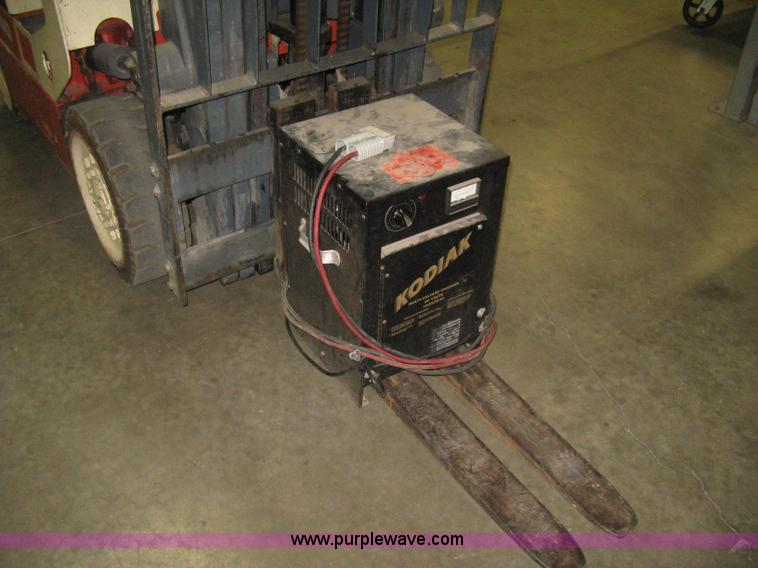 image for item L6264 2000 Nissan 40ES forklift