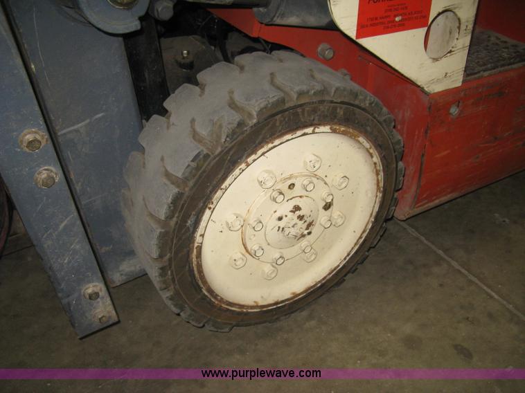 image for item L6264 2000 Nissan 40ES forklift