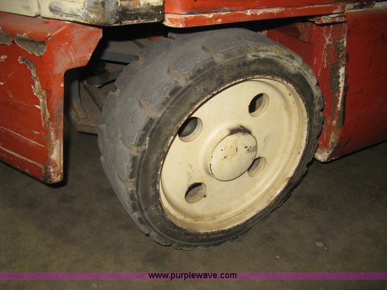 image for item L6264 2000 Nissan 40ES forklift