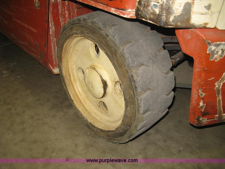 image for item L6264 2000 Nissan 40ES forklift