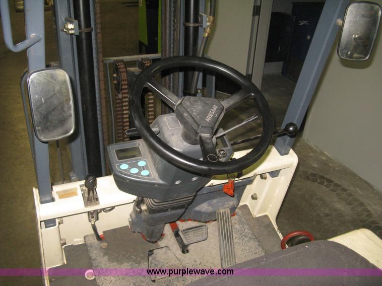image for item L6264 2000 Nissan 40ES forklift
