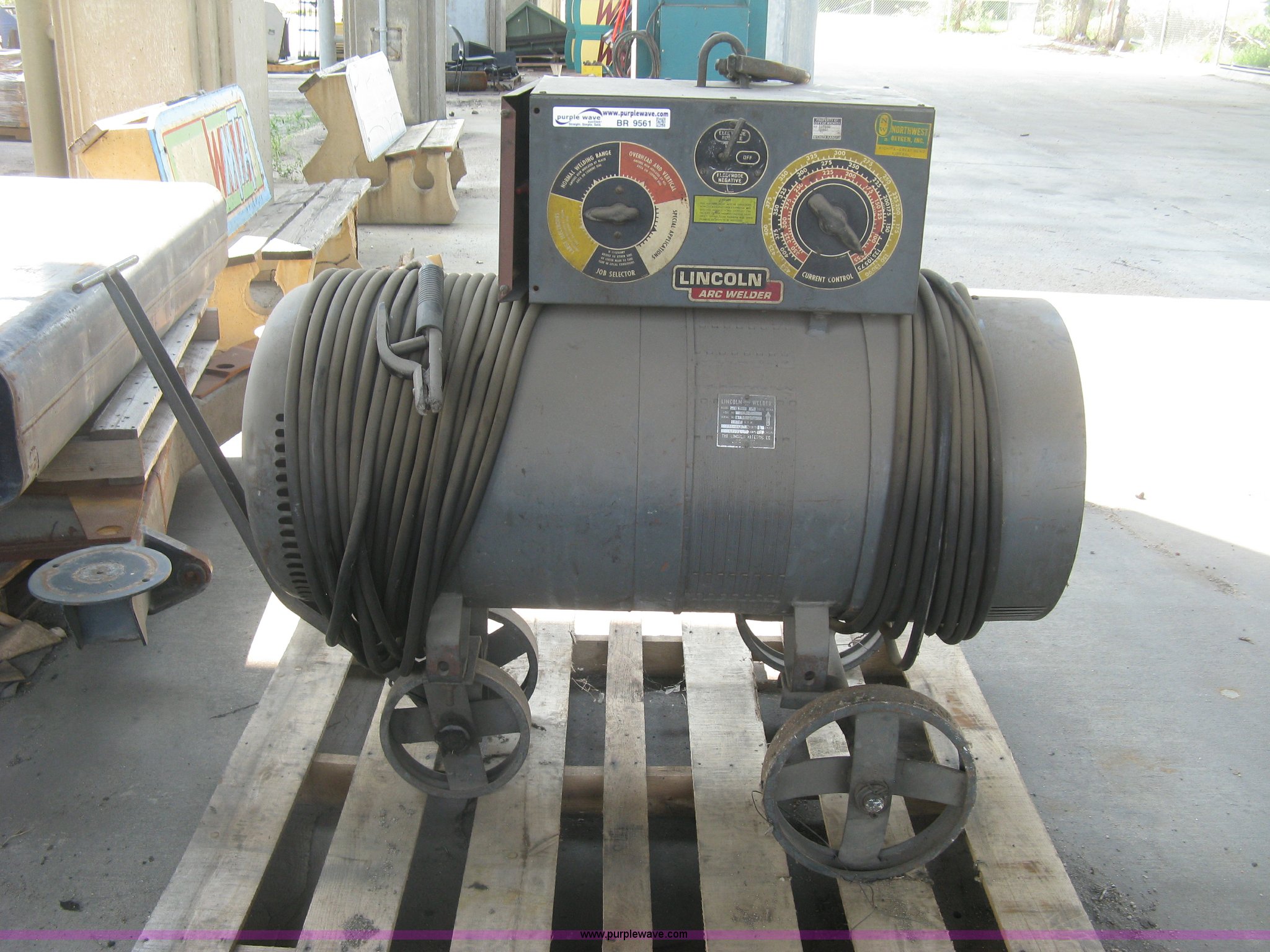 Lincoln SAE300 welder in Wichita, KS Item BR9561 sold Purple Wave