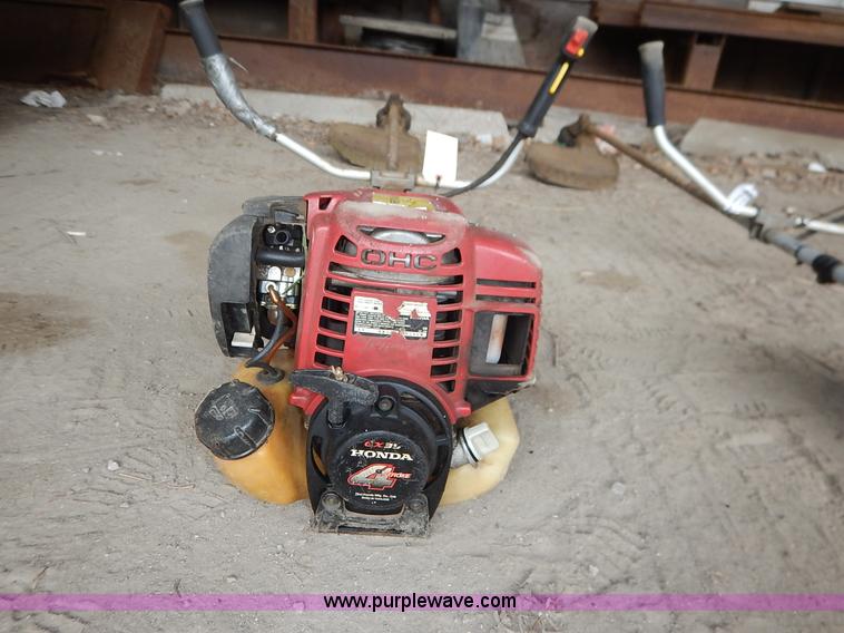 image for item BH9875 (2) Honda straight shaft string trimmers