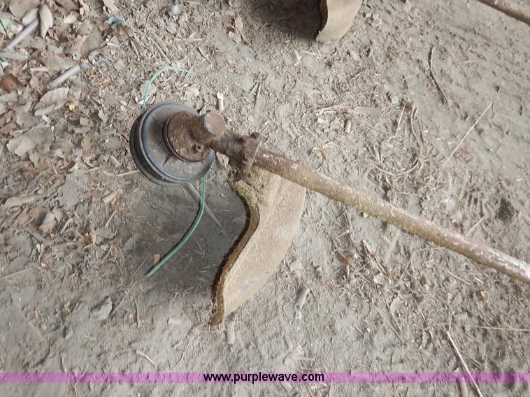 image for item BH9875 (2) Honda straight shaft string trimmers