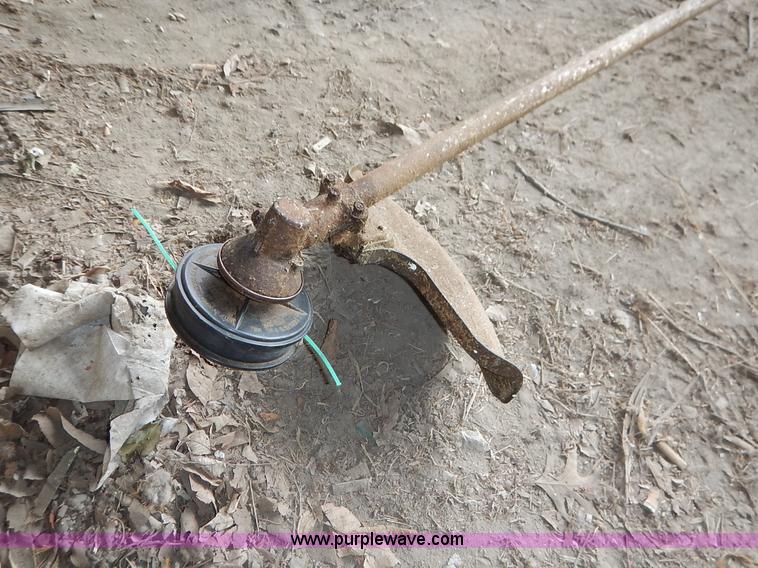 image for item BH9875 (2) Honda straight shaft string trimmers