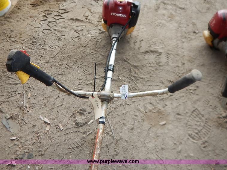 image for item BH9875 (2) Honda straight shaft string trimmers