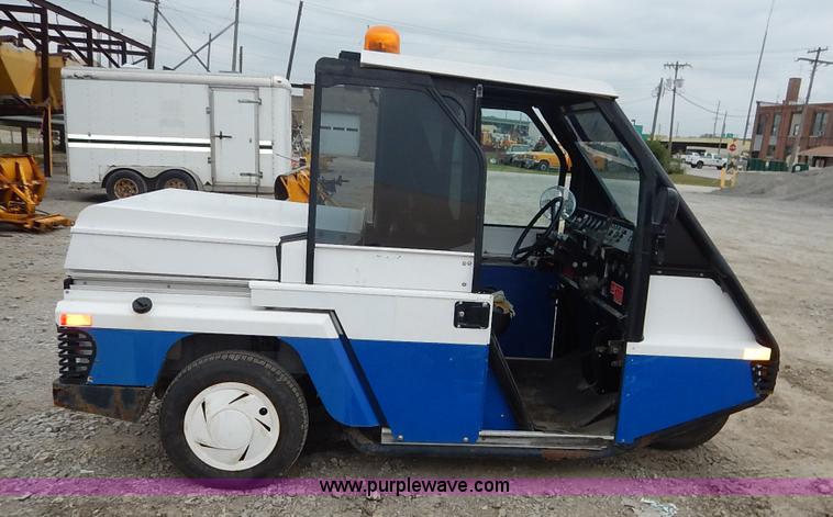 image for item BH9887 1999 Go-4 utility three wheel police utility vehicle