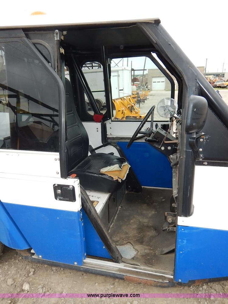 image for item BH9887 1999 Go-4 utility three wheel police utility vehicle