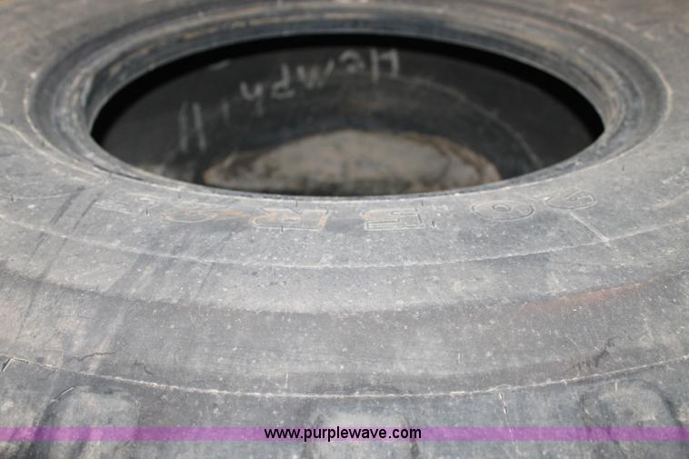 image for item BJ9385 20.5R25 loader tire