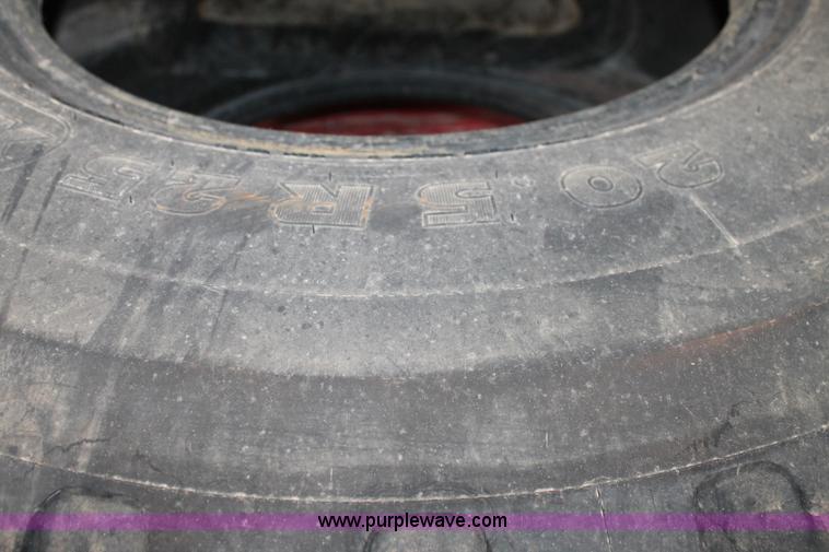 image for item BJ9385 20.5R25 loader tire