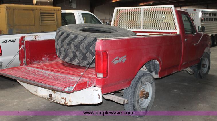 image for item BJ9386 1995 Ford F250 HD XL pickup truck