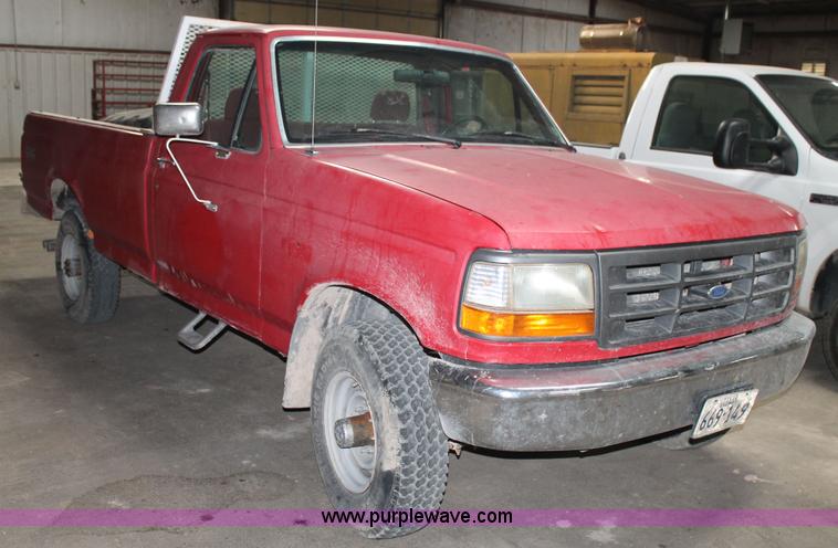 image for item BJ9386 1995 Ford F250 HD XL pickup truck