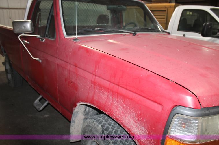 image for item BJ9386 1995 Ford F250 HD XL pickup truck