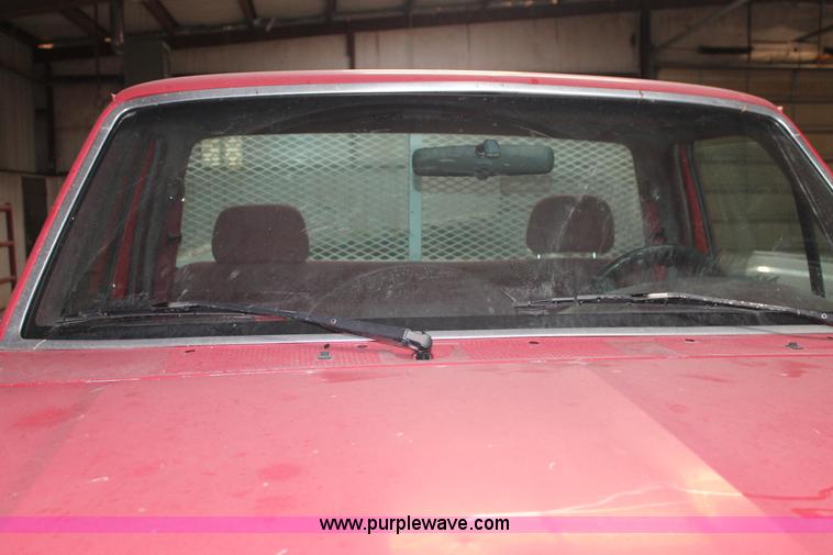 image for item BJ9386 1995 Ford F250 HD XL pickup truck