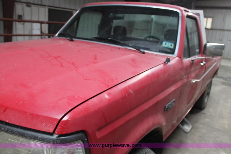 image for item BJ9386 1995 Ford F250 HD XL pickup truck