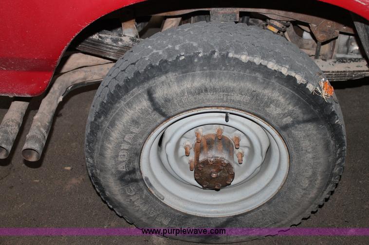 image for item BJ9386 1995 Ford F250 HD XL pickup truck