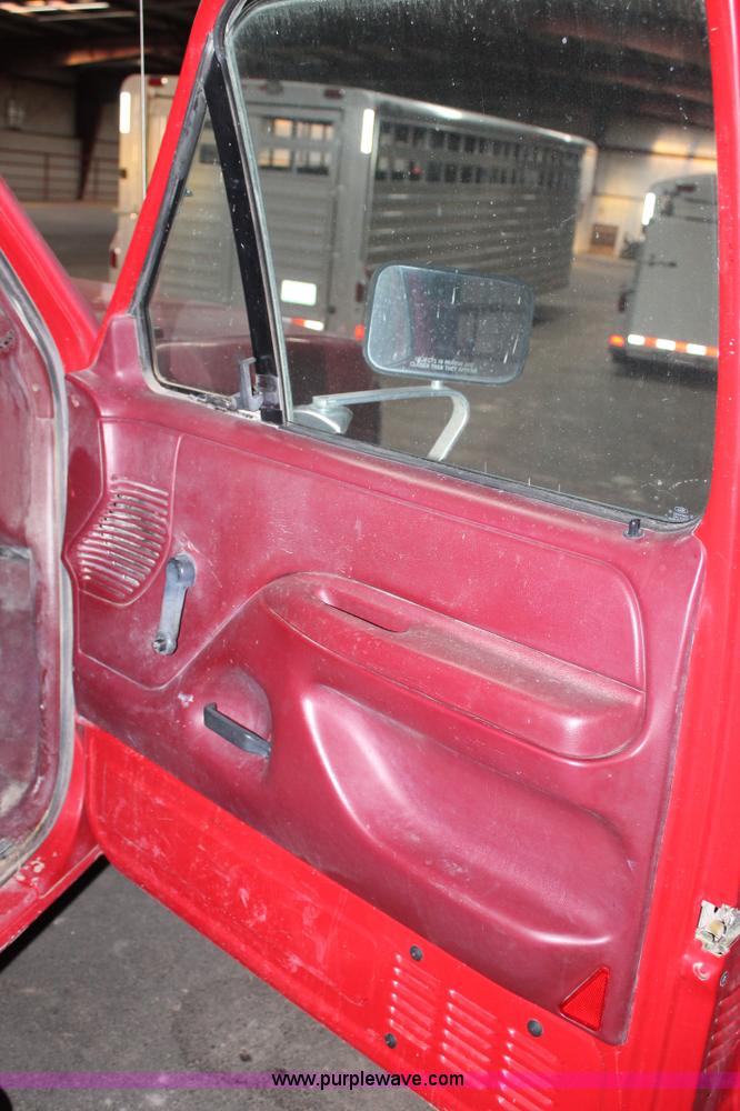 image for item BJ9386 1995 Ford F250 HD XL pickup truck