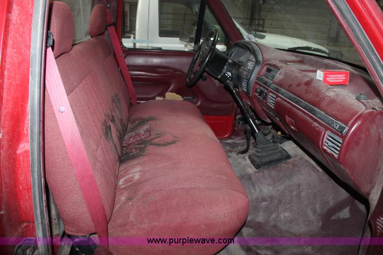 image for item BJ9386 1995 Ford F250 HD XL pickup truck