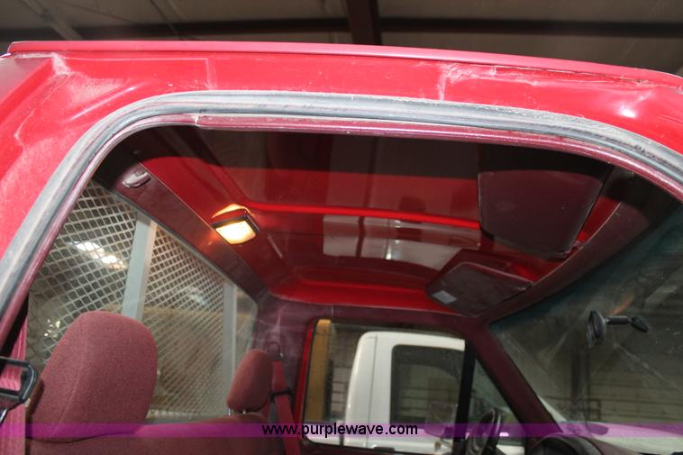 image for item BJ9386 1995 Ford F250 HD XL pickup truck