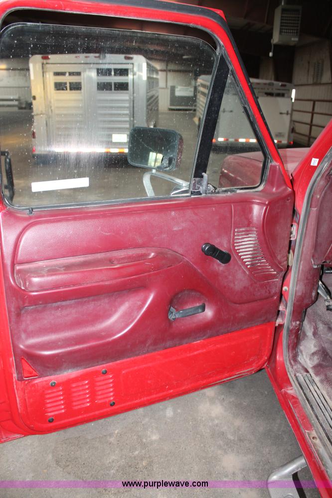 image for item BJ9386 1995 Ford F250 HD XL pickup truck