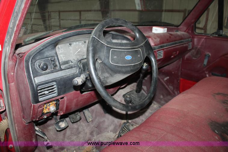 image for item BJ9386 1995 Ford F250 HD XL pickup truck