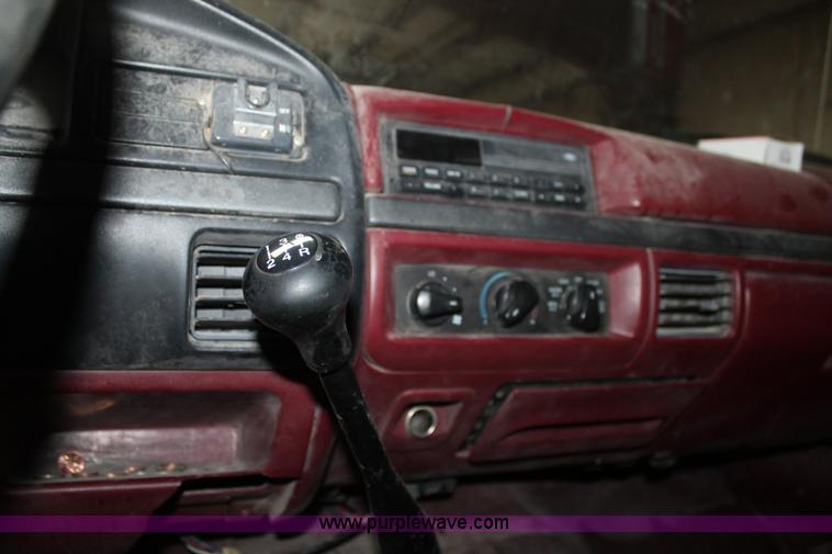 image for item BJ9386 1995 Ford F250 HD XL pickup truck
