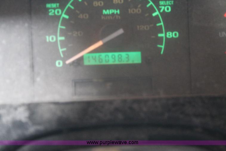 image for item BJ9386 1995 Ford F250 HD XL pickup truck