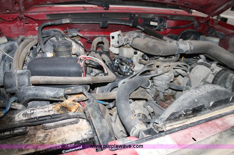 image for item BJ9386 1995 Ford F250 HD XL pickup truck