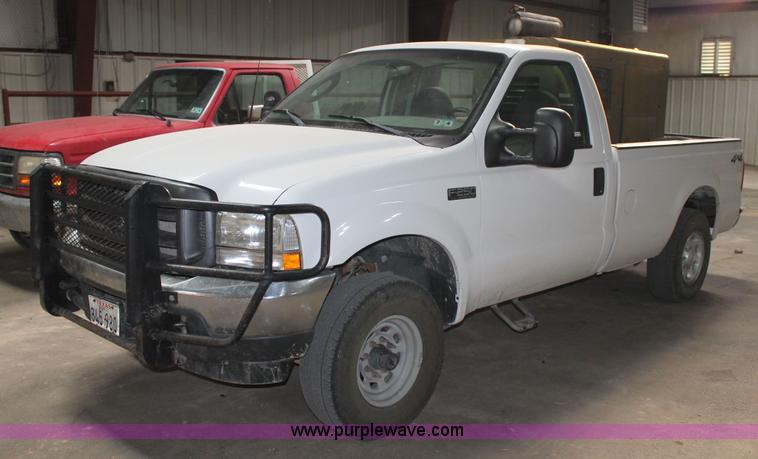 image for item BJ9389 2003 Ford F250 Super Duty pickup truck