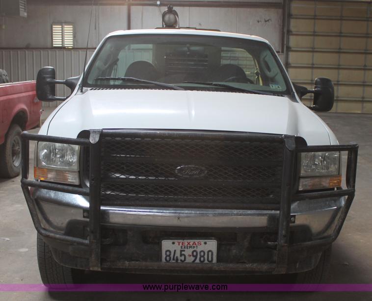 image for item BJ9389 2003 Ford F250 Super Duty pickup truck