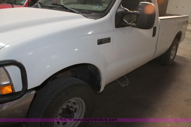 image for item BJ9389 2003 Ford F250 Super Duty pickup truck