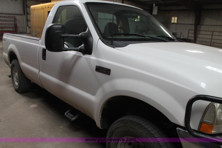 image for item BJ9389 2003 Ford F250 Super Duty pickup truck