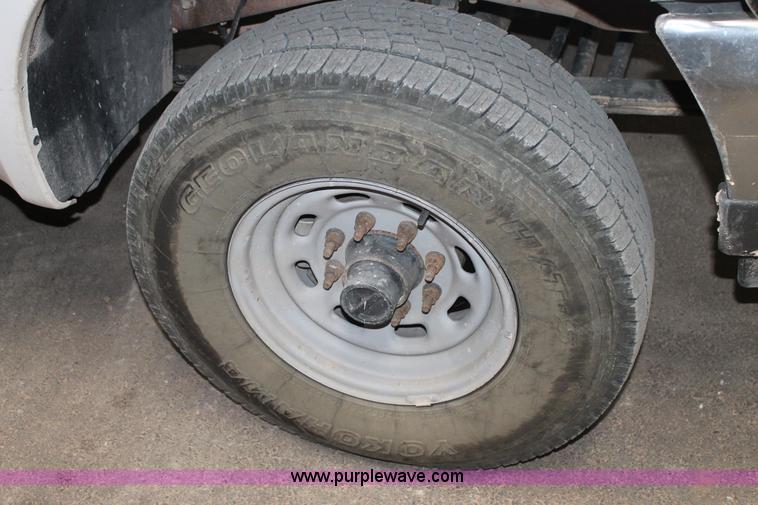 image for item BJ9389 2003 Ford F250 Super Duty pickup truck