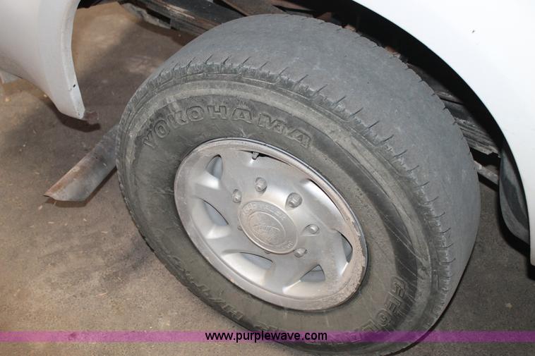 image for item BJ9389 2003 Ford F250 Super Duty pickup truck