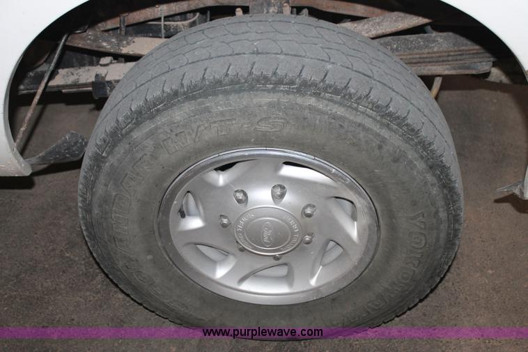 image for item BJ9389 2003 Ford F250 Super Duty pickup truck